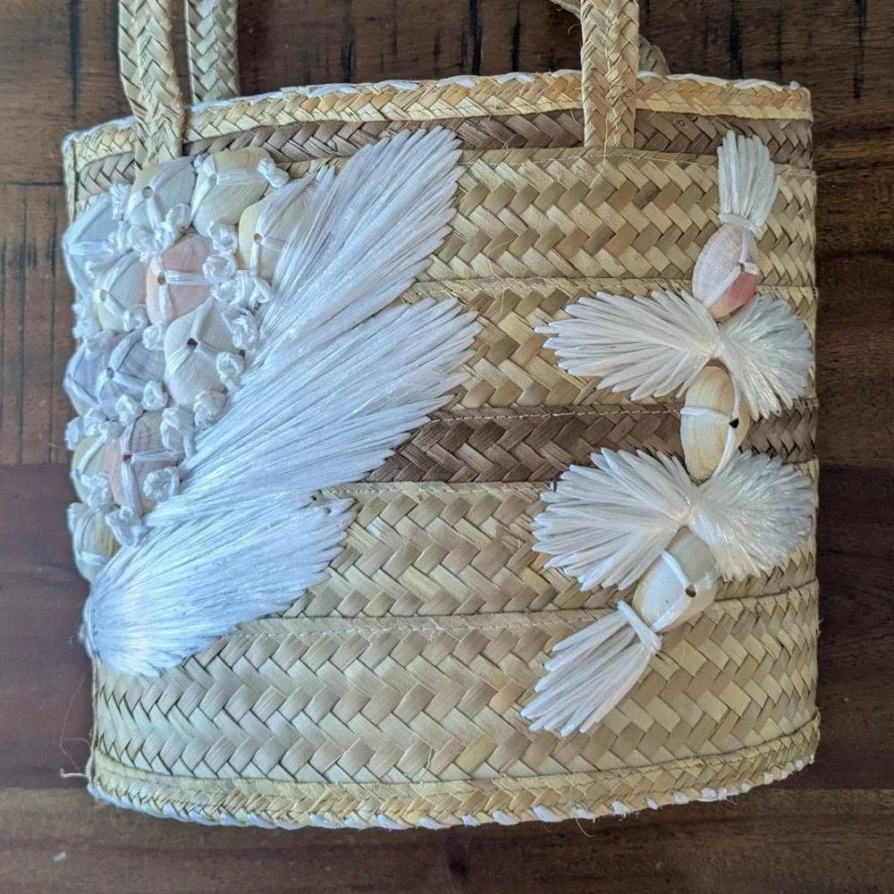 Woven Straw Tote Bucket‎ Shoulder Bag Tan Seashell Raffia  Fabric Lined Beach